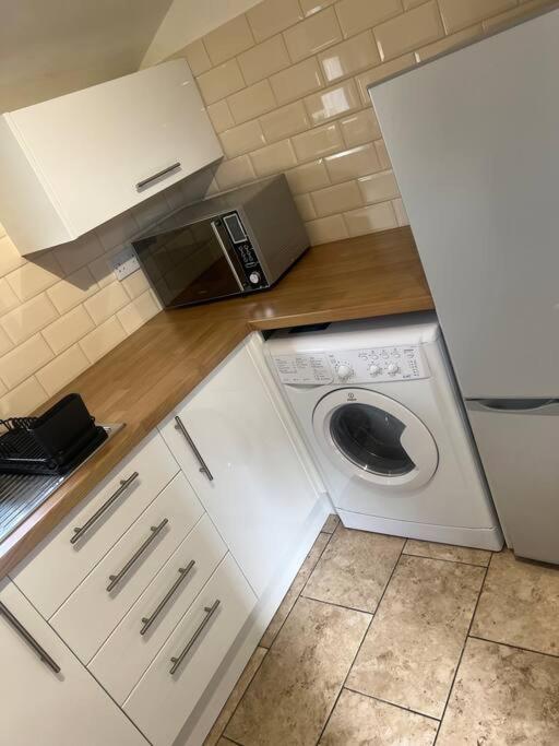 Large Modern Studio Flat Lägenhet London Exteriör bild